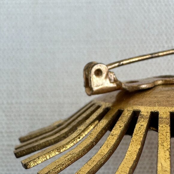 Vintage 1930s Brass Sunburst Brooch with Red Rhinestone Center 2" C Clasp - Picture 7 of 8